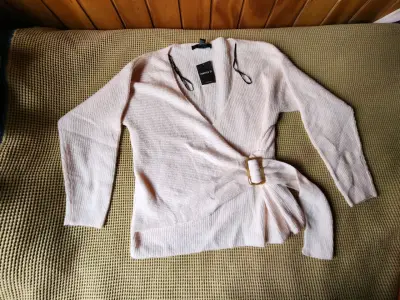 Suéter cruzado rosa Forever 21 con cinturón - miniatura 1
