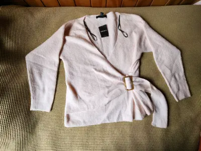 Suéter cruzado rosa Forever 21 con cinturón - miniatura 2