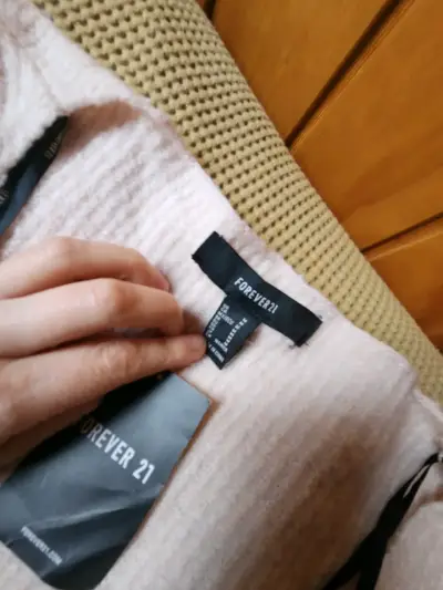 Suéter cruzado rosa Forever 21 con cinturón - miniatura 3