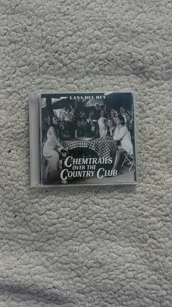 CD Lana Del Rey Chemtrails Over the Country Club - 1
