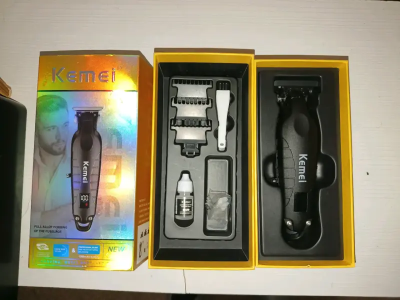 Cortadora de Pelo Kemei Recargable con Accesorios