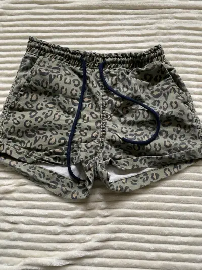 Shorts de leopardo para mujer con cordón - miniatura 1