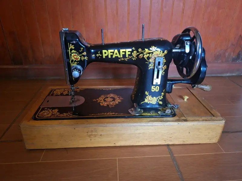 Máquina de Coser Antigüa Pfaff 50 Decorada - 1