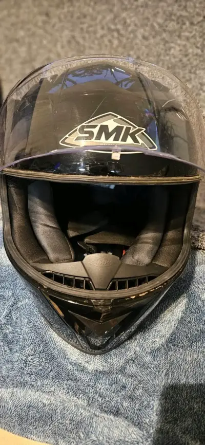 Casco de moto SMK negro con visor - miniatura 1