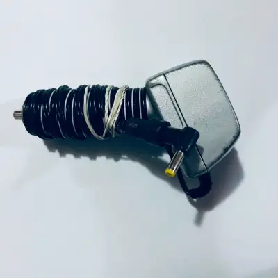 Fuente de poder para auto Akita con salida ajustable - miniatura 2