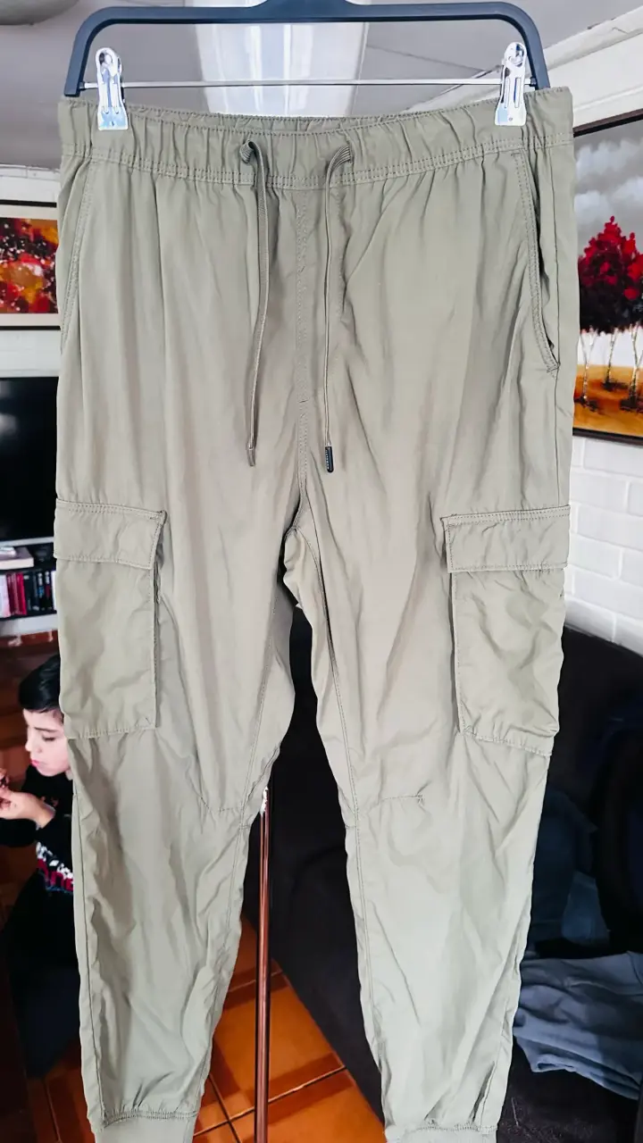 Pantalones cargo verde oliva H&M slim fit