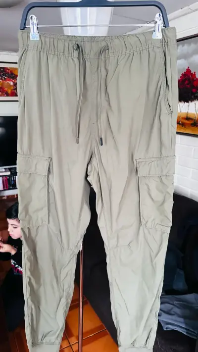 Pantalones cargo verde oliva H&M slim fit - miniatura 1