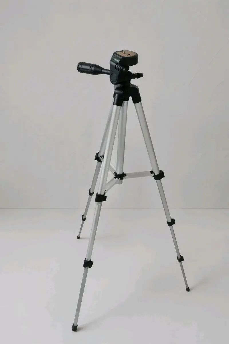 Trípode de Cámara Ajustable con Bolsa de Transporte - 1