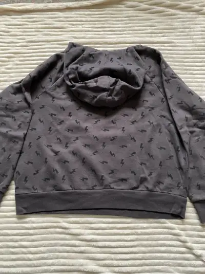 Polerón con capucha gris estampado de rayos - miniatura 1