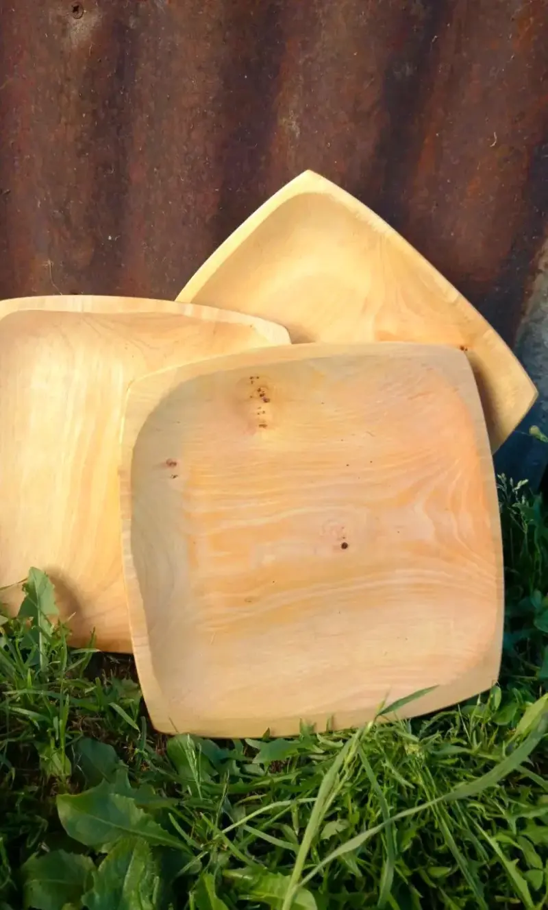 Platos de madera cuadrados artesanales