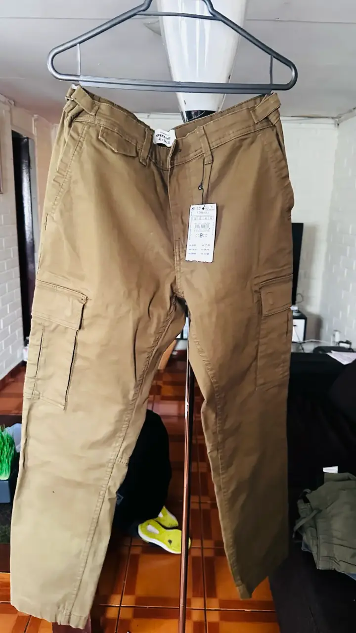 Pantalones cargo verde oliva para hombre