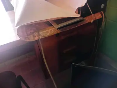 Escritorio de madera para oficina o estudio - miniatura 3