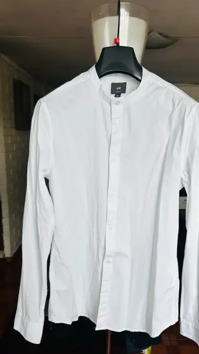 Camisa Blanca H&M Muscle Fit Hombre - miniatura 2