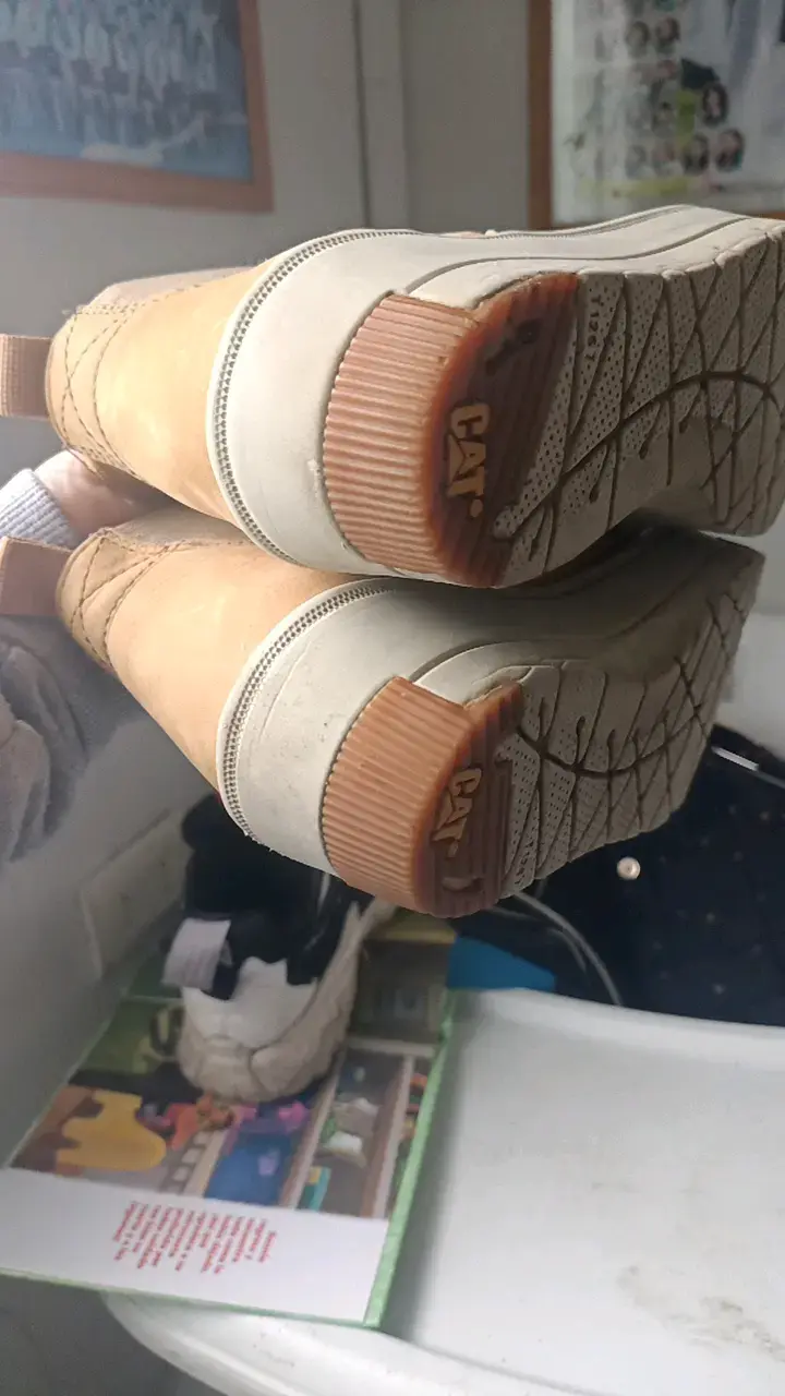 Botines de cuero beige CAT para hombre - 1