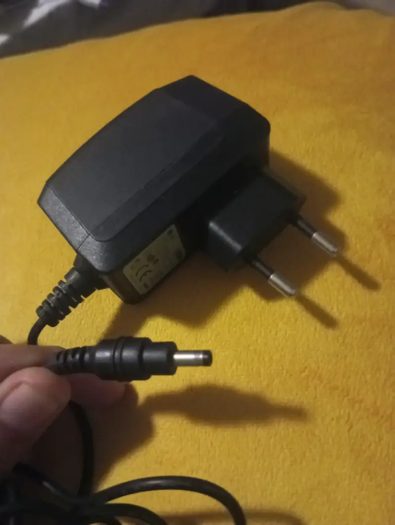 Cargador de corriente LG modelo YP-01 F3 - 2