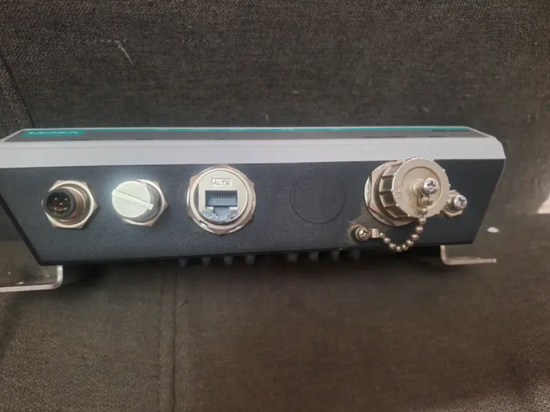 Router industrial Moxa AWK-4131A con conectividad LAN - 2