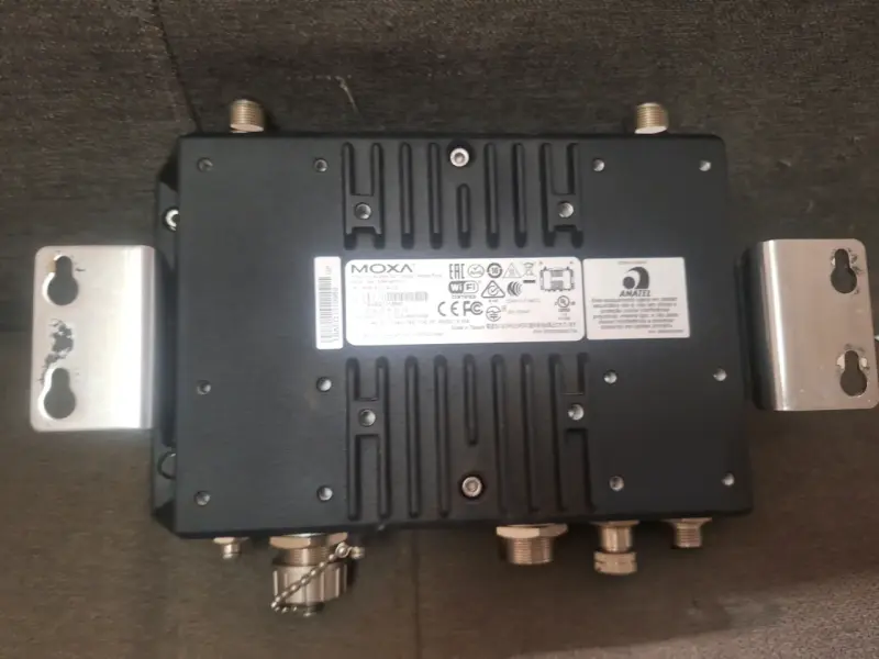 Router industrial Moxa AWK-4131A con conectividad LAN - 3