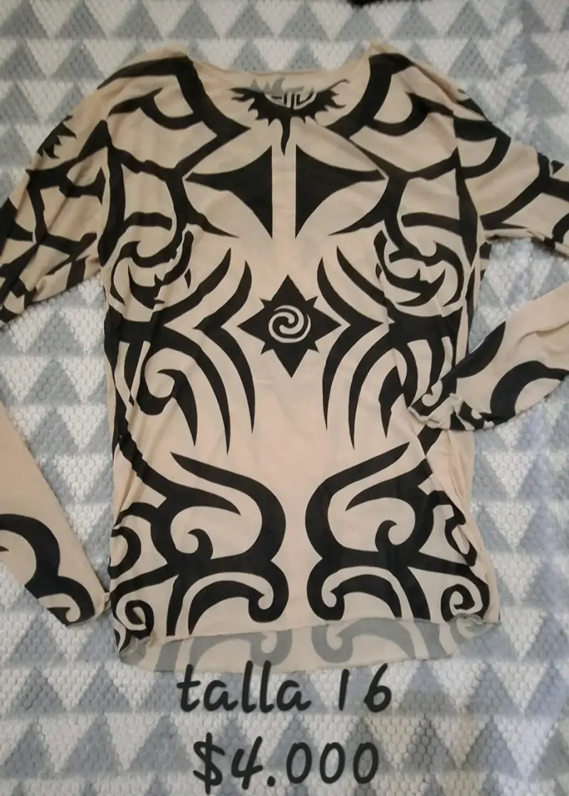 Polera manga larga con diseño tribal talla 16
