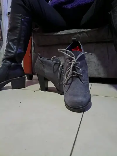 Botines de cuero gris con cordones y tacón - miniatura 1