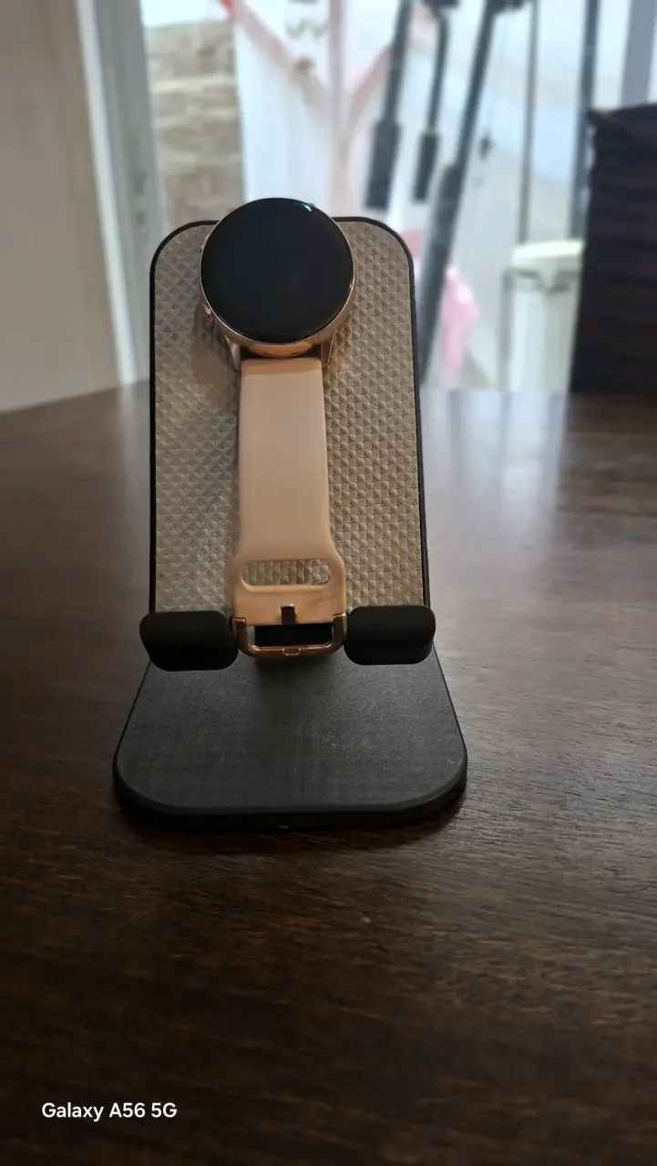Reloj inteligente dorado con correa beige - 6