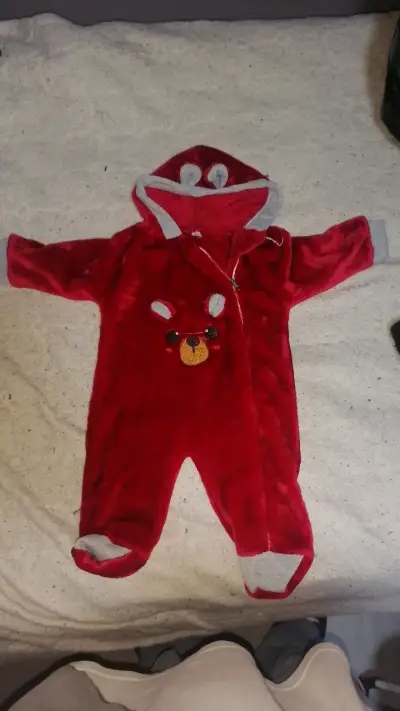 Enterito de bebé rojo con capucha y orejas - miniatura 1