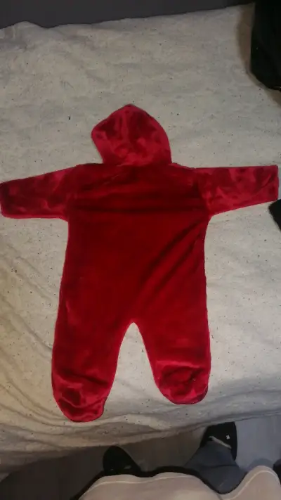 Enterito de bebé rojo con capucha y orejas - miniatura 4