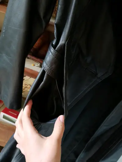 Abrigo de cuero negro vintage - miniatura 3