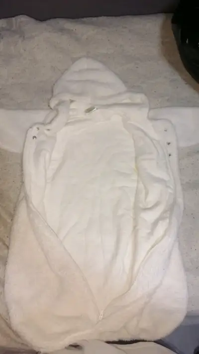 Saco de dormir para bebé blanco con capucha - miniatura 2