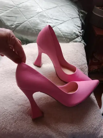 Zapatos de tacón alto rosa elegante - miniatura 1