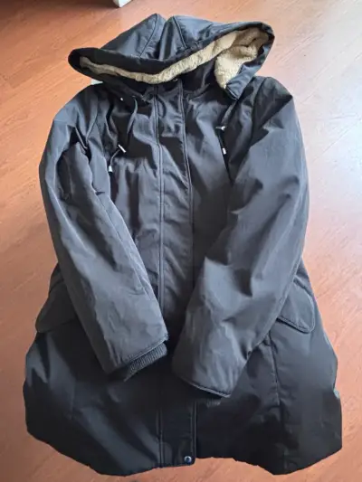 Parka Zara negra con capucha - miniatura 1
