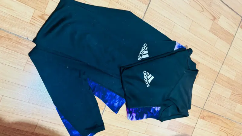 Conjunto deportivo Adidas mujer negro y morado - 1