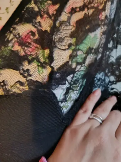 Blusa negra con encaje en mangas talla S - miniatura 3