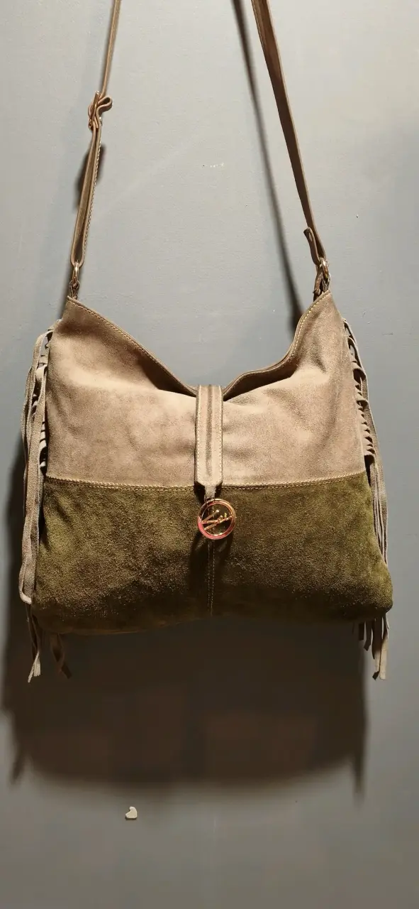 Bolso de cuero beige y negro con detalles dorados - 4