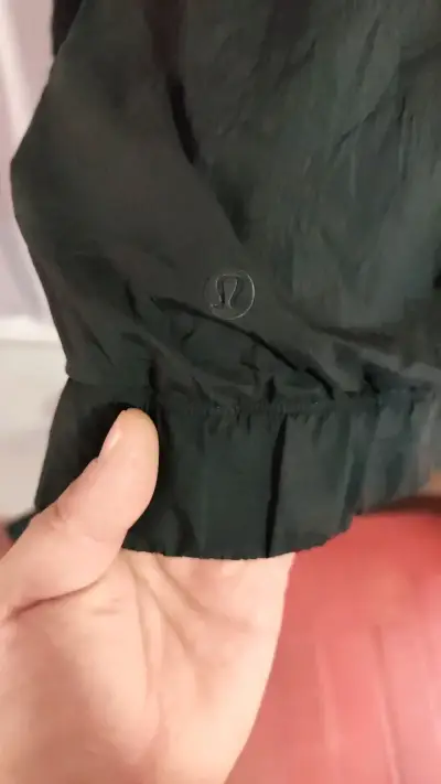 Chaqueta deportiva negra Lululemon para mujer - miniatura 1