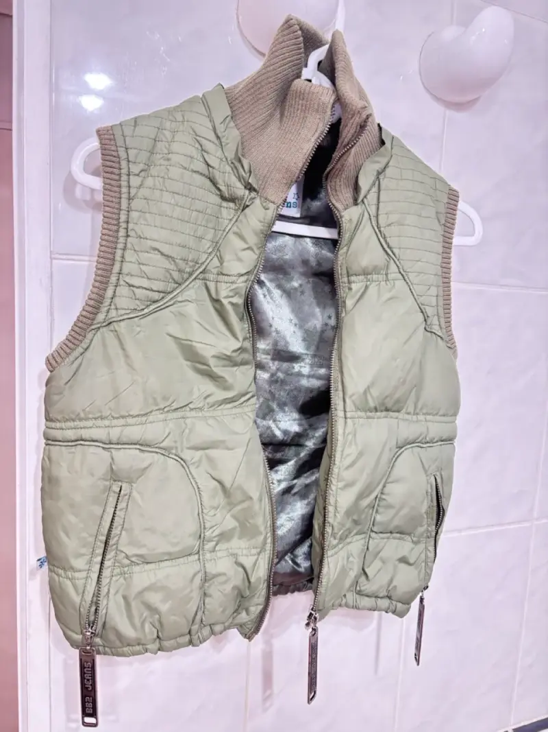 Chaleco sin mangas verde oliva para mujer