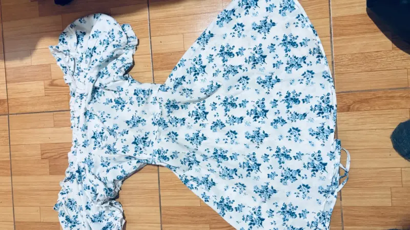 Vestido floral blanco y azul - 2