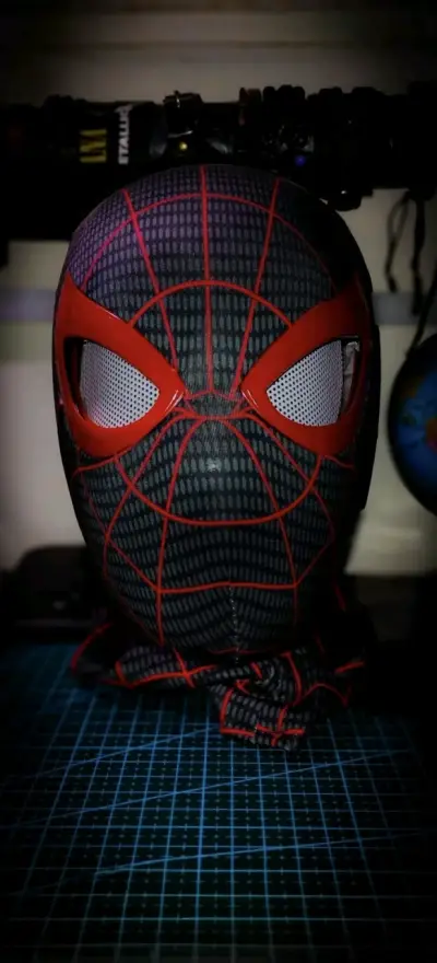 Máscara de superhéroe Spider-Man en negro y - miniatura 1