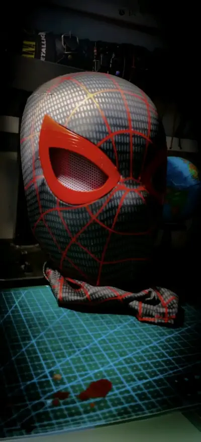 Máscara de superhéroe Spider-Man en negro y - miniatura 2