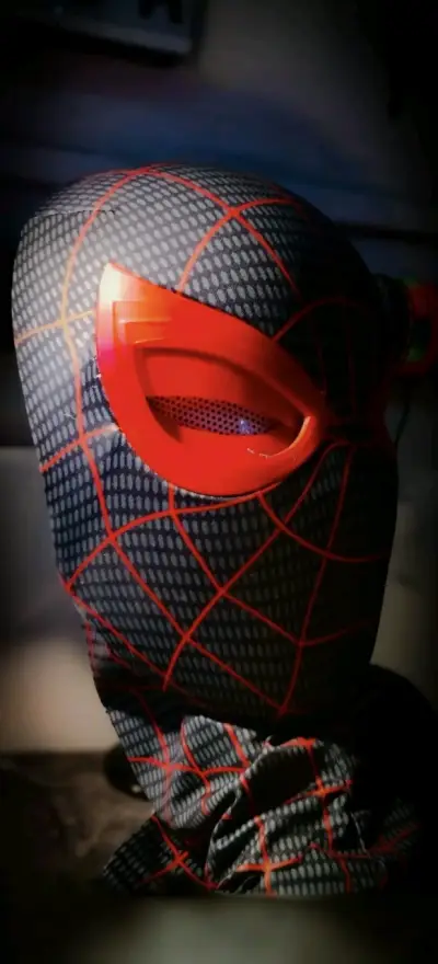 Máscara de superhéroe Spider-Man en negro y - miniatura 3