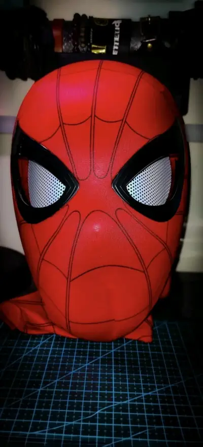 Máscara de superhéroe Spider-Man en negro y - miniatura 4