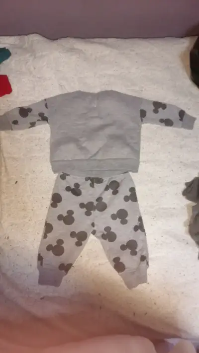Conjunto de niño Mickey Mouse gris Disney - miniatura 2