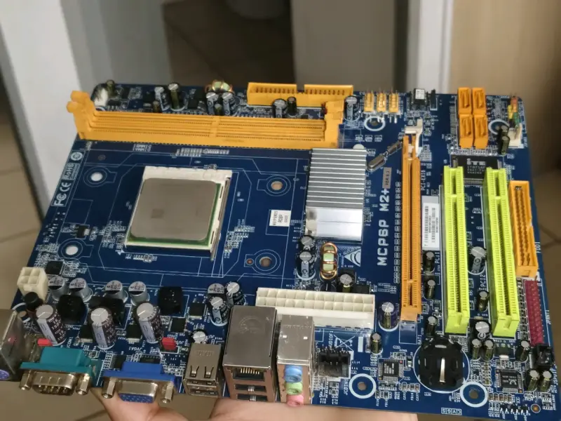 Combo Placa Biostar AM2+ y Athlon X2 4400+ 2.3 GHz - 2