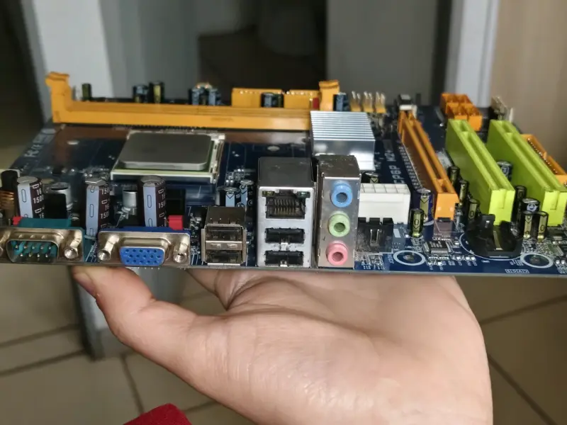 Combo Placa Biostar AM2+ y Athlon X2 4400+ 2.3 GHz - 3