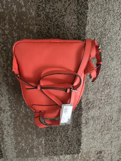 Mochila roja Guess Los Angeles de cuero sintético - miniatura 3