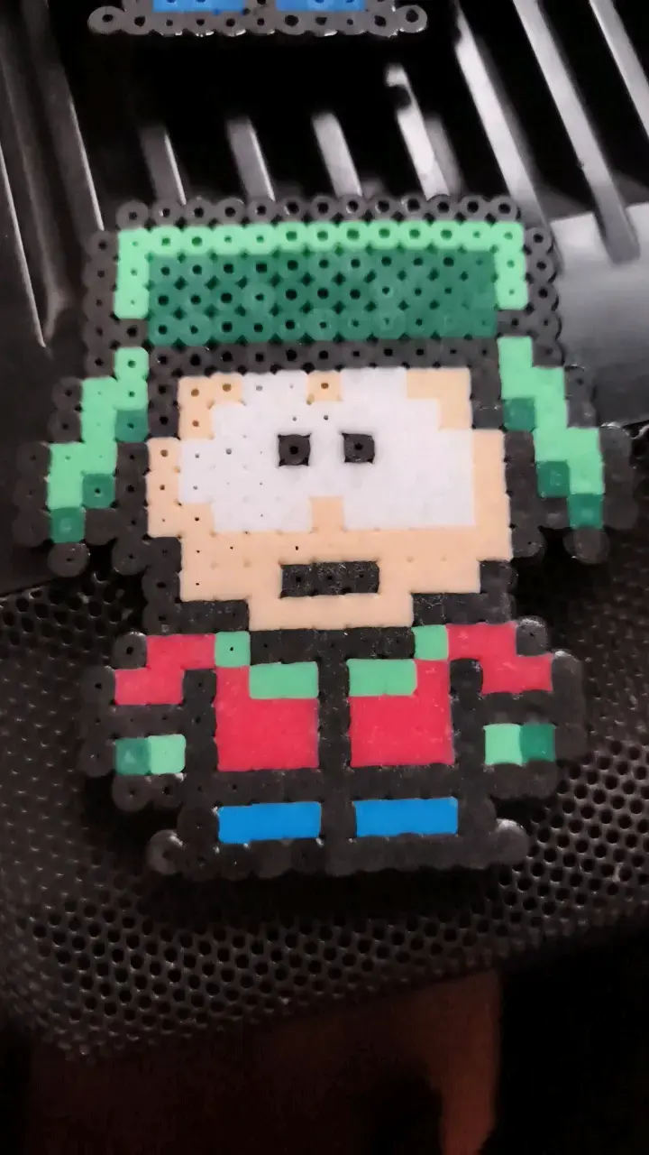 Figura de Kyle pixelado en perler beads