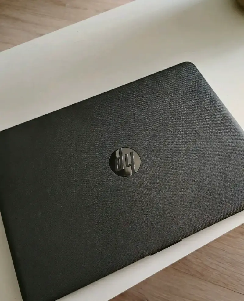 Notebook HP 245 G6 con pantalla de 15 pulgadas
