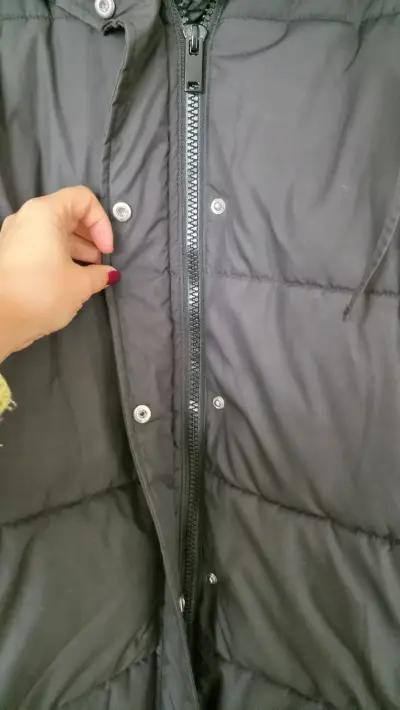 Psrka  negro con capucha H&M - miniatura 4