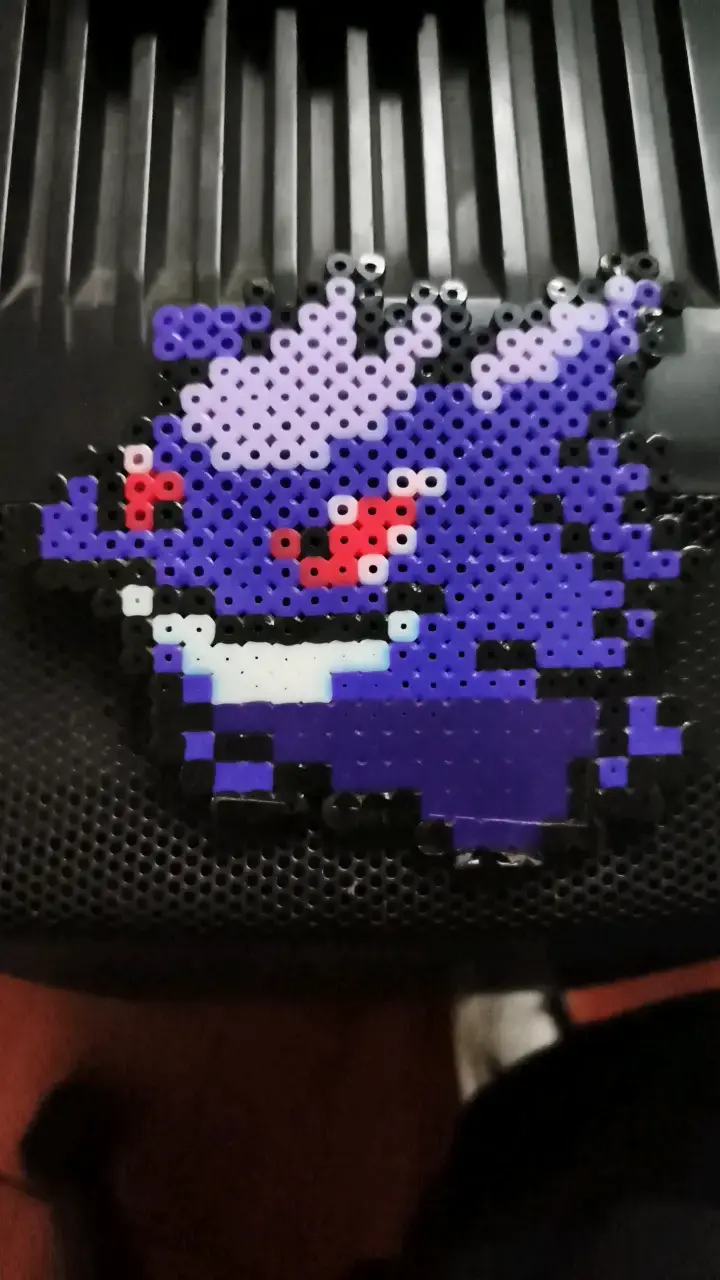 Figura de Gengar en hama beads