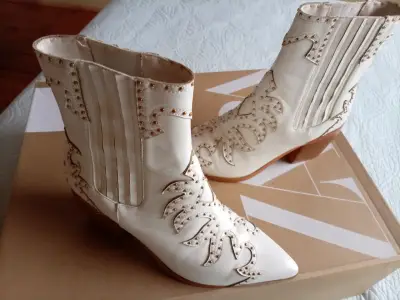 Botines Vaqueros Blancos con Tachuelas - miniatura 5