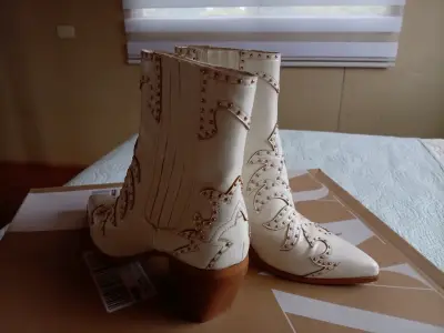 Botines Vaqueros Blancos con Tachuelas - miniatura 6